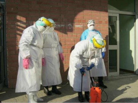 На Черниговщине учились противостоять Эболе (Фото) На Черниговщине учились противостоять Эболе (Фото)