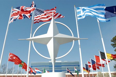 Командующий НАТО предупреждает о милитаризации Крыма