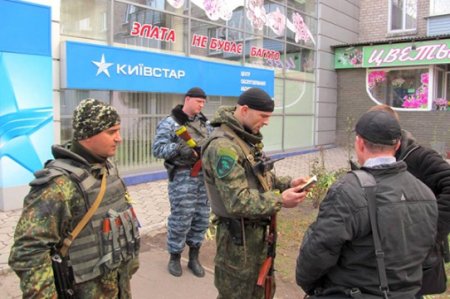 Порядок в Мариуполе охраняют совместные патрули военных и добровольцев Порядок в Мариуполе охраняют совместные патрули военных и добровольцев
