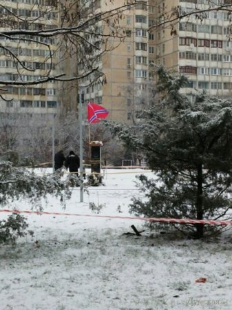 В Одессе на постамент украденного памятника Жукову водрузили флаг «новороссии» (Фото)