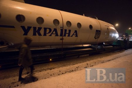 По Киеву ночью провезли Ту-134 По Киеву ночью провезли Ту-134