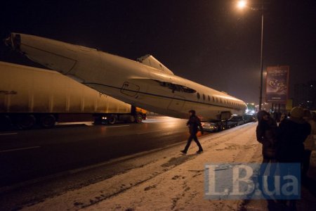 По Киеву ночью провезли Ту-134 По Киеву ночью провезли Ту-134