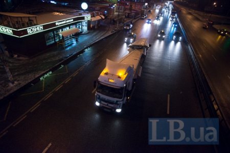 По Киеву ночью провезли Ту-134 По Киеву ночью провезли Ту-134