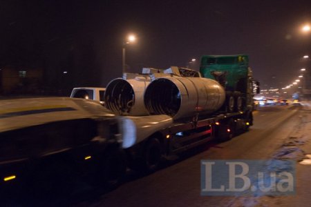 По Киеву ночью провезли Ту-134 По Киеву ночью провезли Ту-134