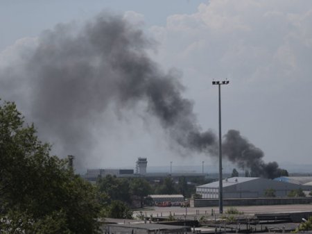 В Донецком аэропорту продолжается стрельба, - штаб АТО