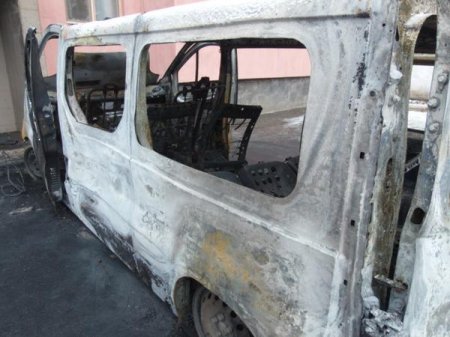 В Макеевке Донецкой области устроили "салют" из микроавтобуса боевиков, но им это не понравилось. Фото. Видео