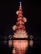 В Бразилии зажгли самую высокую в мире плавучую елку