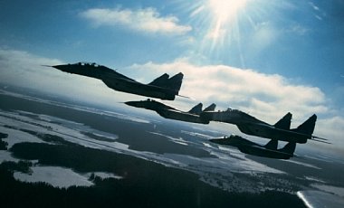 НАТО: Военные самолеты России опасны для гражданской авиации