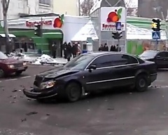 В центре Донецка джип «военной полиции ДНР» сбил троих людей (видео)