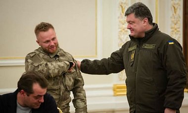Беларус-разведчик из батальона Азов получил украинский паспорт