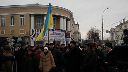Винницкий облсовет штурмовали около 600 митингующих, - МВД