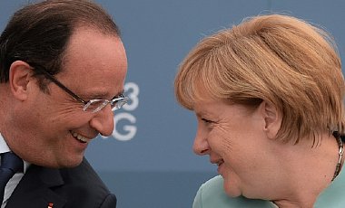 Олланд рассказал Меркель о переговорах с Путиным по Украине