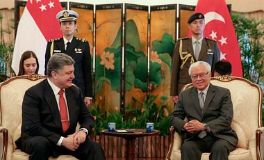 Порошенко в Сингапуре встретился с президентом республики