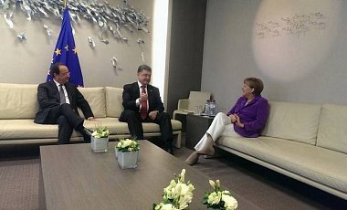 Порошенко, Меркель и Олланд выступили за созыв группы по Донбассу