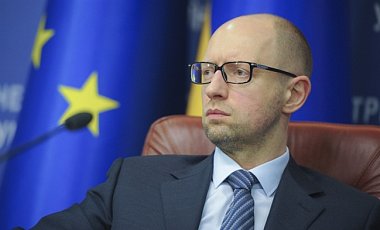 Яценюк рассчитывает на решение по безвизовому режиму с ЕС в мае
