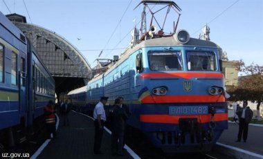 Укрзализныця назначила 13 дополнительных поездов на праздники