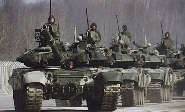 РФ продолжает стягивать к границе с Украиной войска и технику