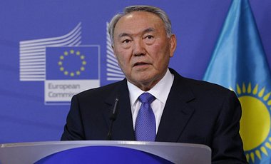 Назарбаев предложил стать посредником в переговорах Украины и РФ