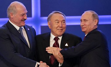 Назарбаев: Кто хочет создавать Советский Союз, у того мозгов нет