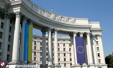 Украина возмущена визитом министра Зимбабве в Крым