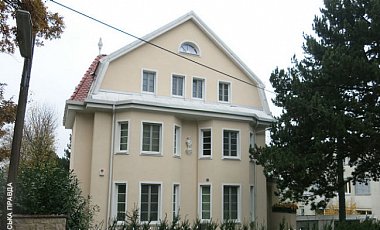 В Австрии обнаружена новая недвижимость Азарова