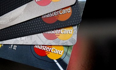 В Крыму вслед за Visa банковские операции прекращает MasterCard