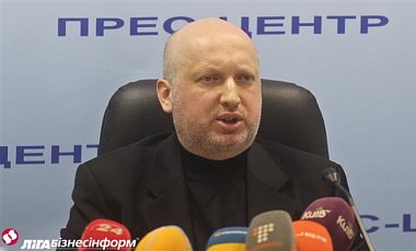 Турчинов допускает введение военного положения в Донбассе