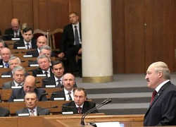 Новое правительство окажется между молотом и наковальней Новое правительство окажется между молотом и наковальней