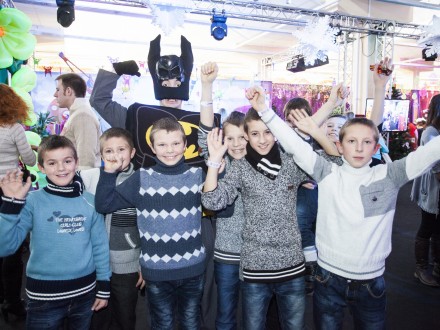 Детей переселенцев с Донбасса поздравили с Новым годом 12:36 Бюджет сегодня могут принять силами БПП и "Народного фронта" - нардеп