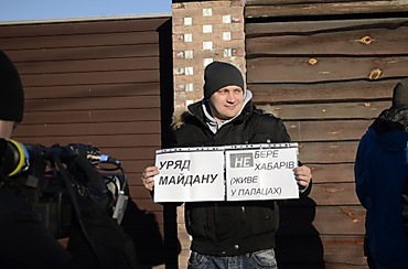 «Автомайдан» пикетировал дом премьера Яценюка, призывая правительство не брать взяток