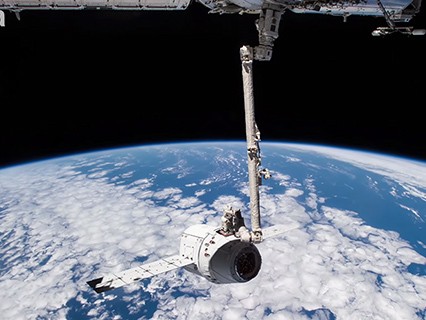 Астронавт показал, как выглядит Земля из космоса 18:49 В "Самопомощи" заявили, что риска развала коалиции нет