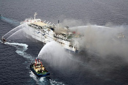 200 человек спасены с горящего в Адриатике парома