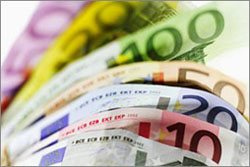 Доллар и евро резко подорожали в России