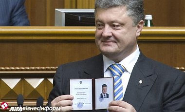 Четверть украинцев считают Порошенко политиком года - опрос