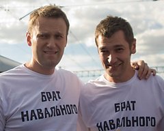 Путин, опасаясь массовых протестов, перенес приговор Навальному на 30 декабря