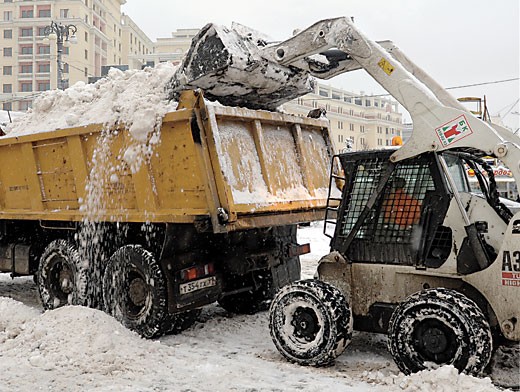 В Киеве к борьбе со снегопадами готовы 246 единиц техники