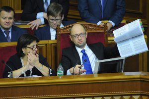 Яценюк: снизить налоги и повысить зарплаты - это не реформы