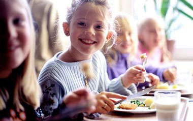 КГГА планирует в 2015 году централизовано закупать продукты питания для школ и вузов