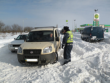 Во время снежной бури в Николаеве ГАИ смогла выделить только 14 инспекторов в помощь водителям