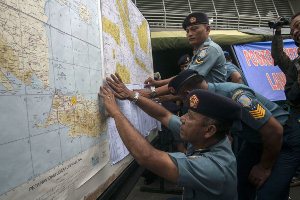 В Индонезии возобновлены поиски пропавшего авиалайнера Air Asia