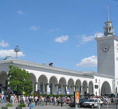 Крымских татар сгоняют на площадь в Симферополе приветствовать встречу Путина с Эрдоганом