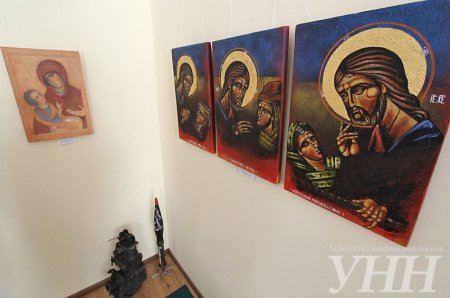 В Киеве проходит международная выставка икон на тему Майдана и Войны на Донбассе. Фото