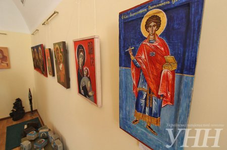 В Киеве проходит международная выставка икон на тему Майдана и Войны на Донбассе. Фото