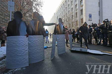 В Киеве прошла театральная акция отражающая события 1 декабря 2013 года. Фото