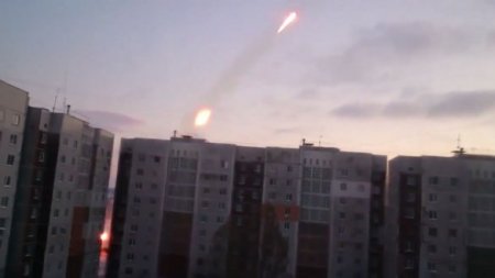 В Донецке сохраняется напряженная обстановка, слышны звуки мощных взрывов