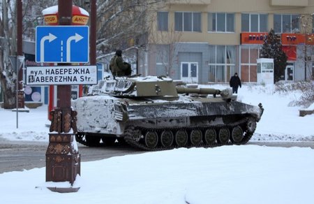 Фотофакт: В Донецк свозят гаубицы и БТР без опознавательных знаков