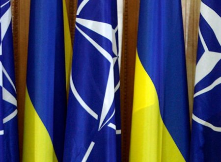 НАТО продолжит наращивать консультативное присутствие в Украине, - заявление