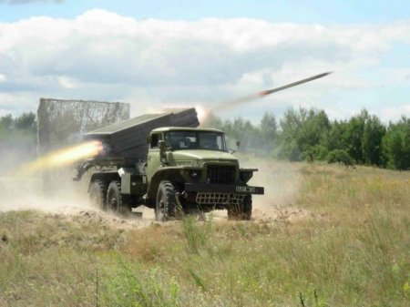 Боевики из "Градов" обстреляли позиции украинских военных вблизи Мариуполя, - горсовет