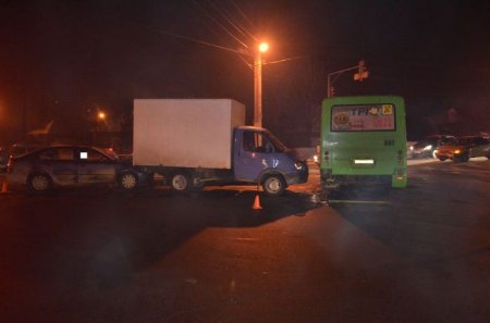 Масштабная авария в Харькове, пострадали 25 человек (фото)