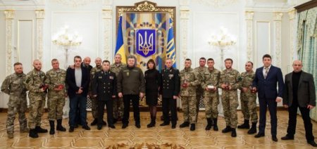 Более 80% украинцев оказали в разной форме помощь украинской армии, - Порошенко